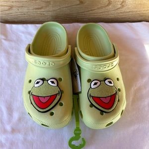 Kermit Clogs the Muppets